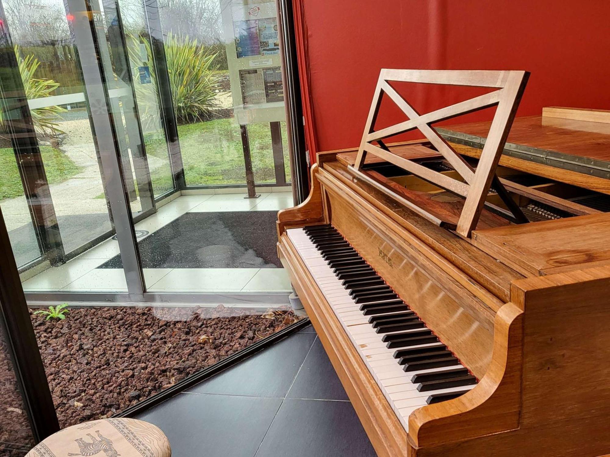 Hotel Ibis Saintes Zewnętrze zdjęcie